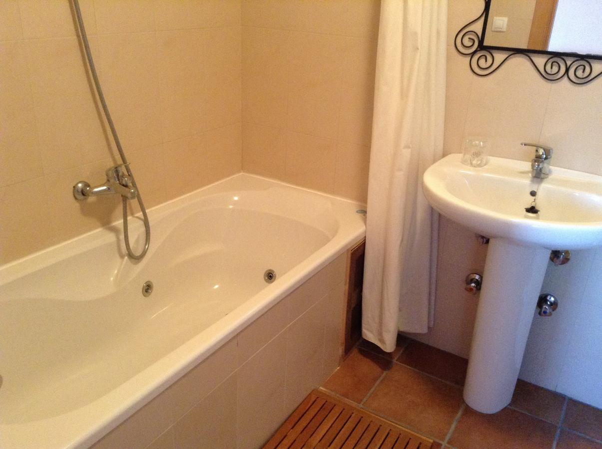 Hostal Camino Del Perdon Uterga 外观 照片