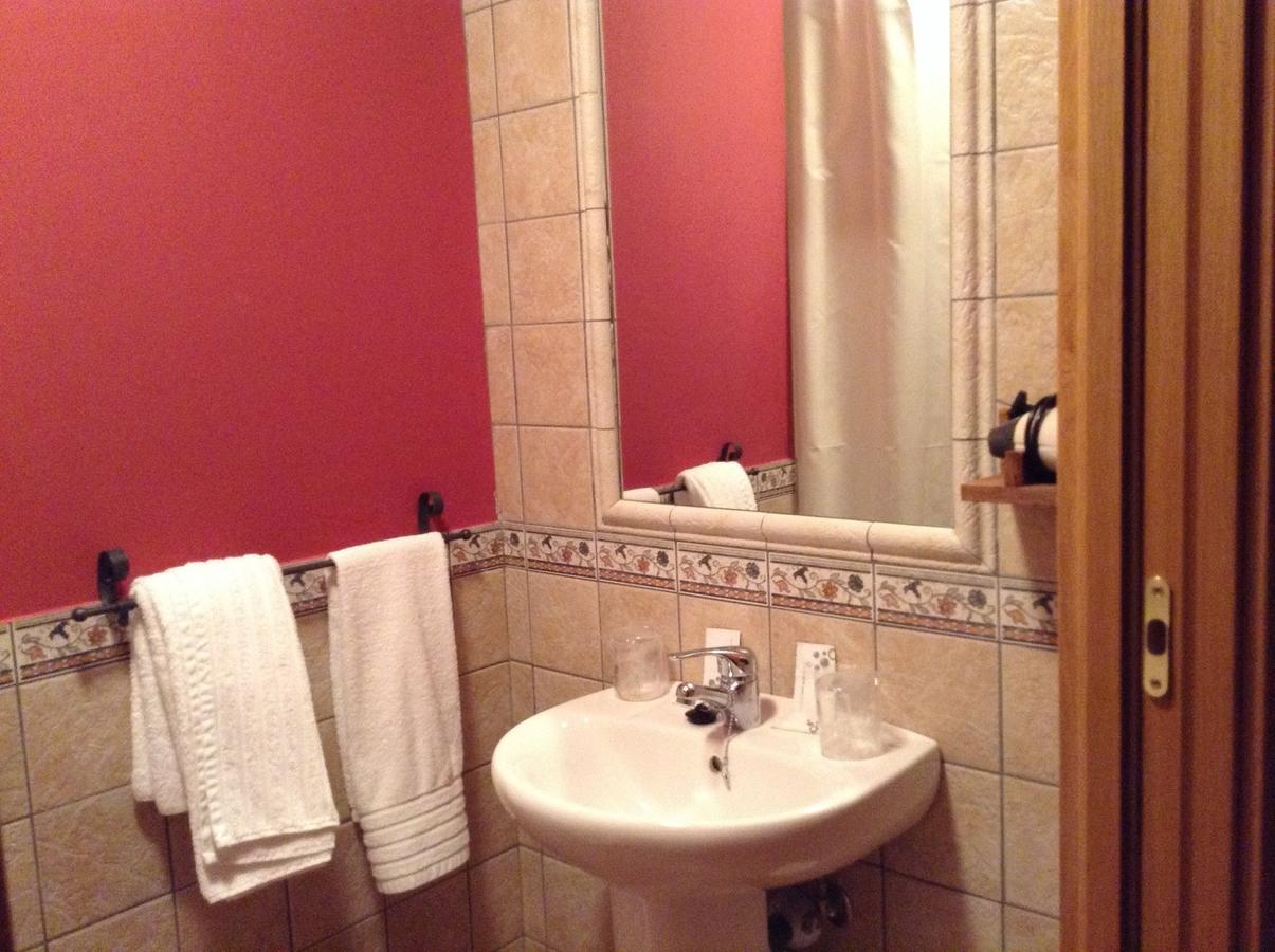 Hostal Camino Del Perdon Uterga 外观 照片